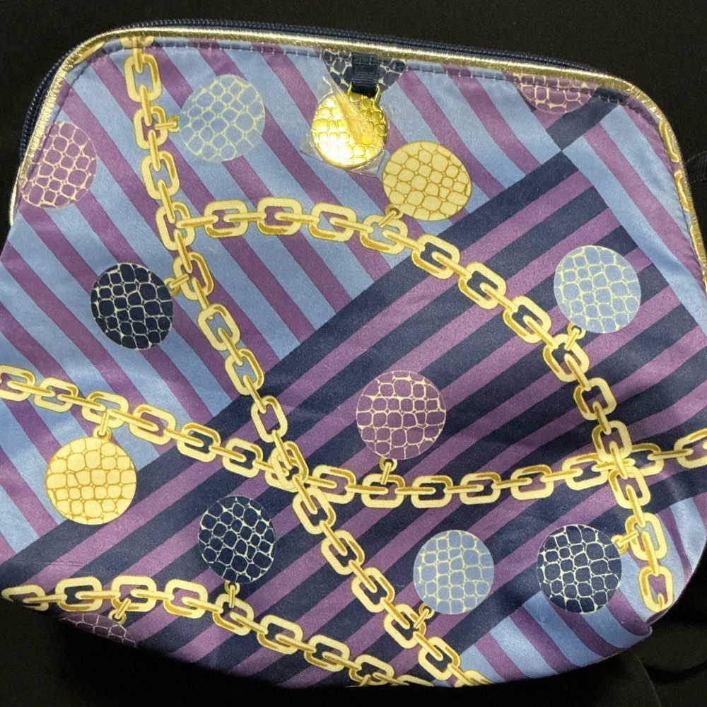 Estee’ Lauder make up bag
